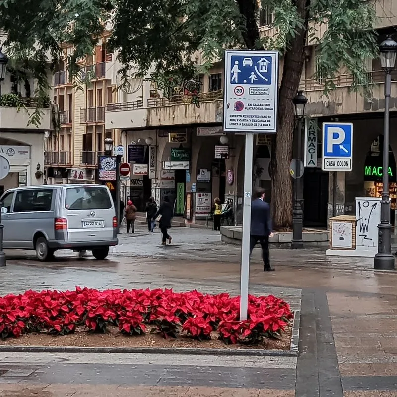 Entrada plaza Quintero Baez zonas peatonales noticias autoescuela Huelva