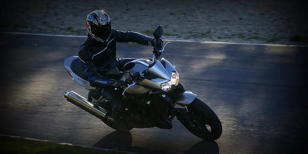 Motocicletas-camufladas-DGT-Verano-carreteras-motos